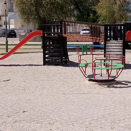 アパート R A M L J A K - 