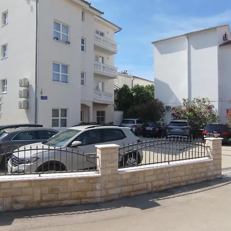 アパート R A M L J A K - 